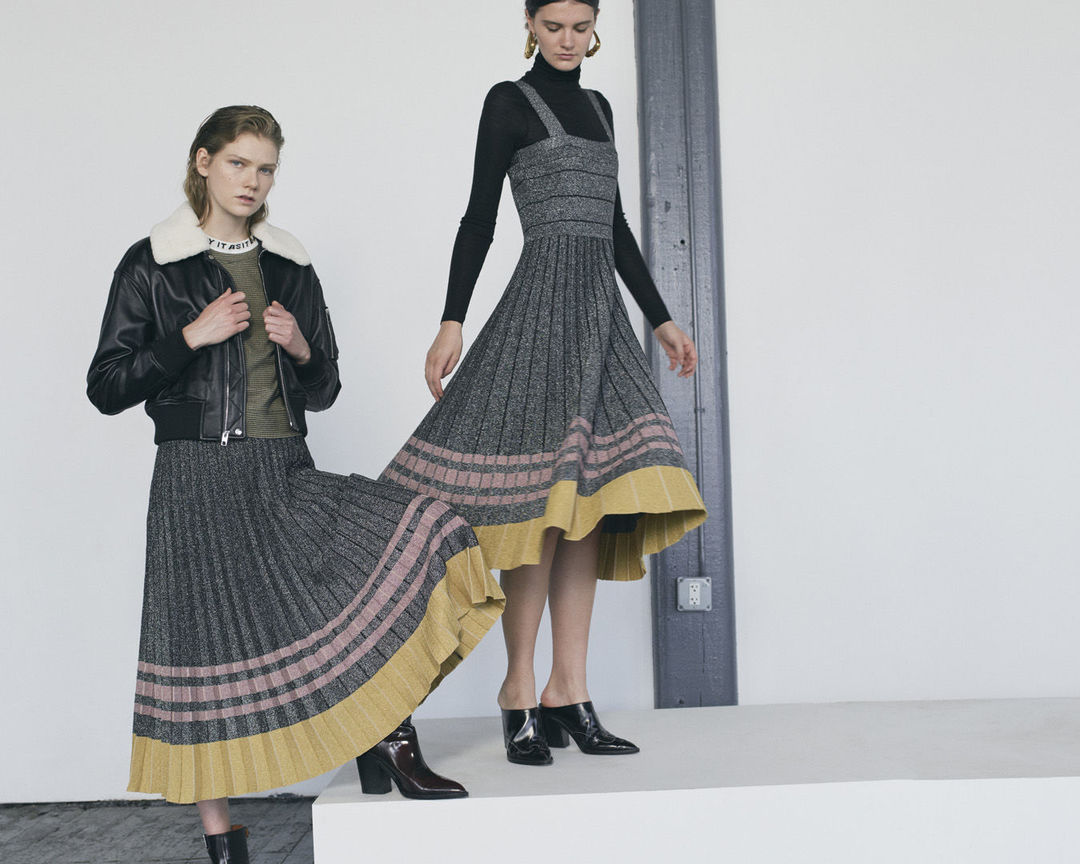 left: white dress with short sleaves, right: black dress with long sleave left: white dress with short sleaves, right: black dress with long sleave
